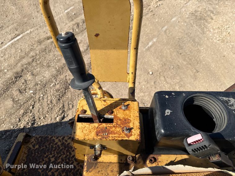 image for item ED5865 1999 Caterpillar CB-224C double drum vibratory roller