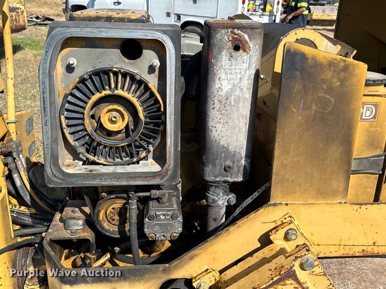 image for item ED5865 1999 Caterpillar CB-224C double drum vibratory roller