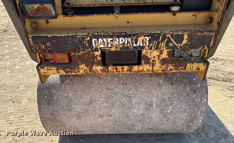 image for item ED5865 1999 Caterpillar CB-224C double drum vibratory roller