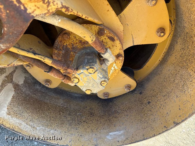 image for item ED5865 1999 Caterpillar CB-224C double drum vibratory roller