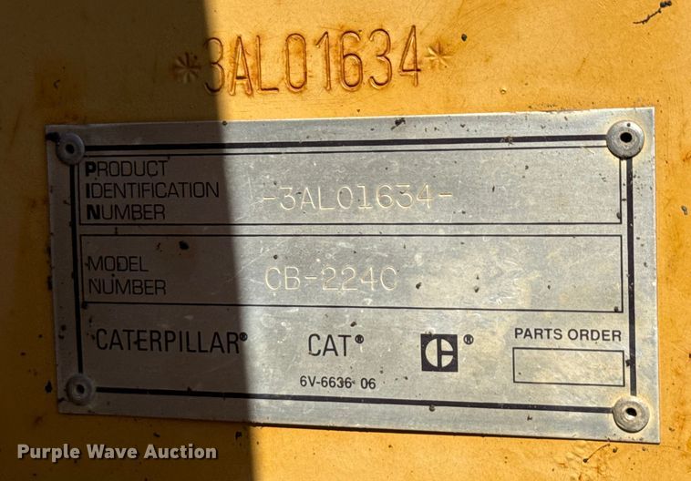 image for item ED5865 1999 Caterpillar CB-224C double drum vibratory roller