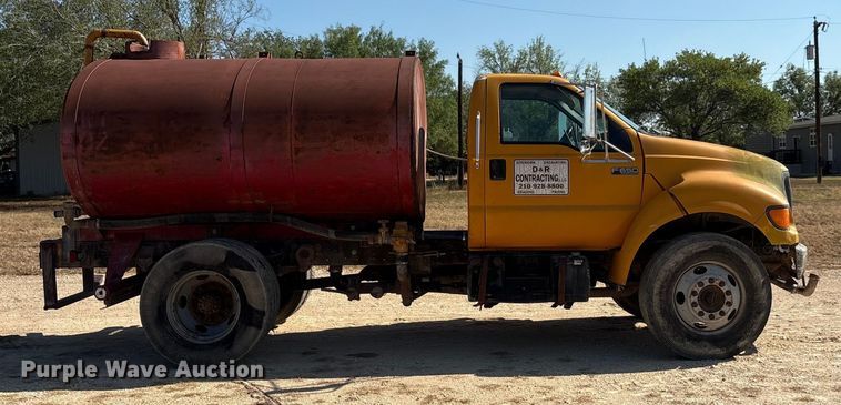 image for item ED5866 2000 Ford F650 tank truck