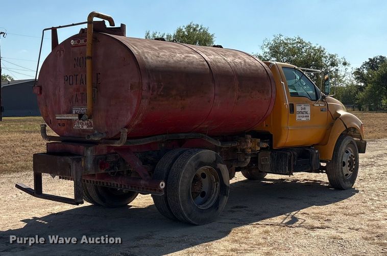 image for item ED5866 2000 Ford F650 tank truck