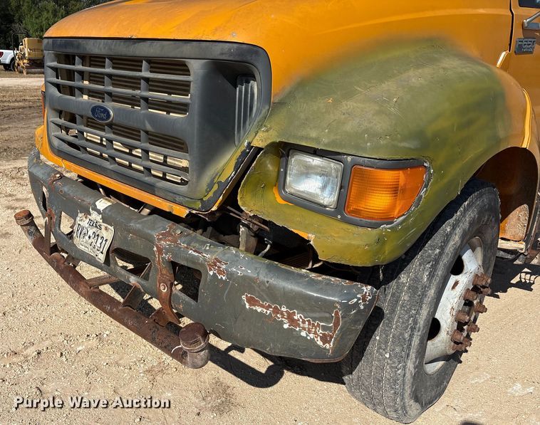 image for item ED5866 2000 Ford F650 tank truck