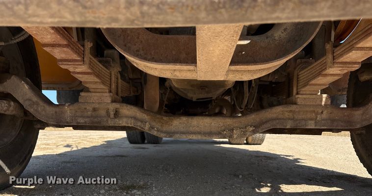 image for item ED5866 2000 Ford F650 tank truck