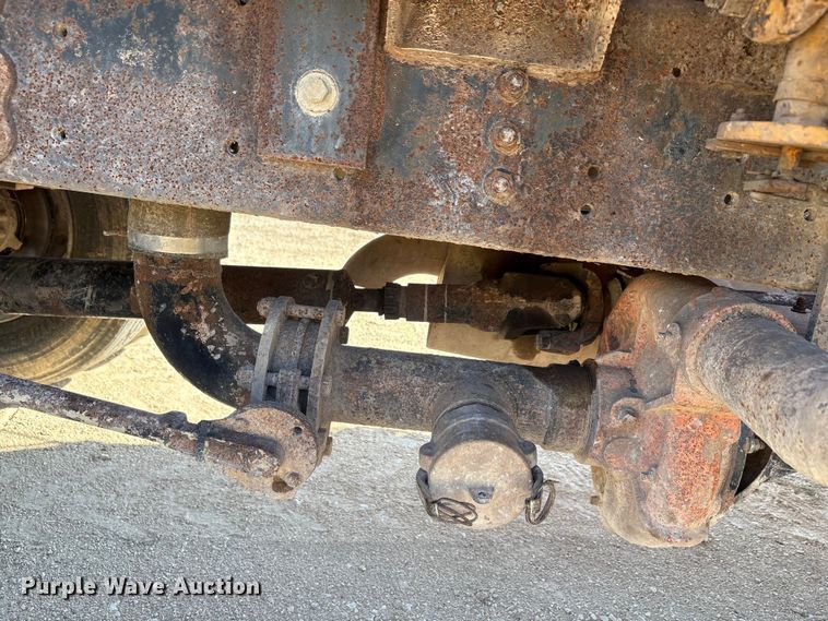 image for item ED5866 2000 Ford F650 tank truck