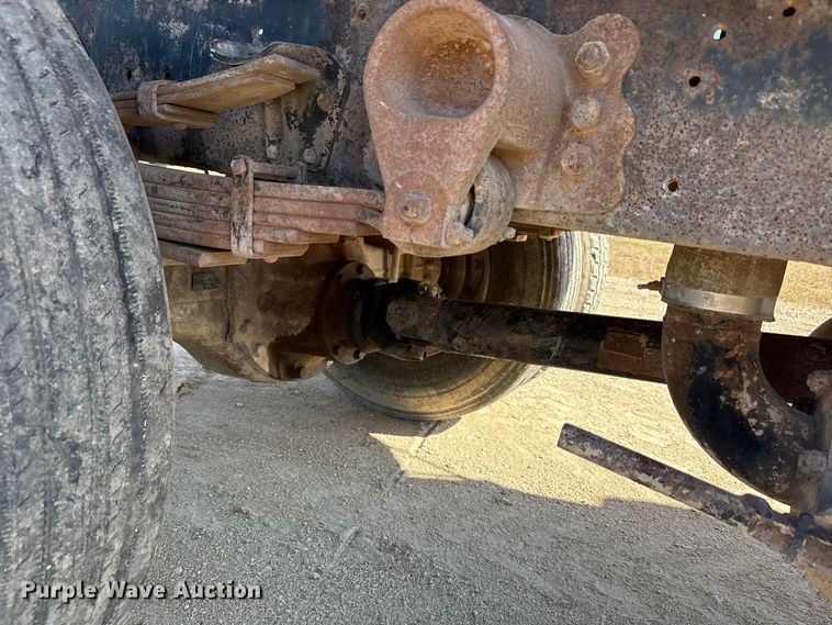 image for item ED5866 2000 Ford F650 tank truck