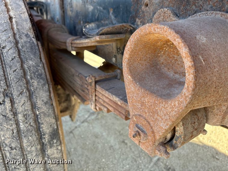 image for item ED5866 2000 Ford F650 tank truck