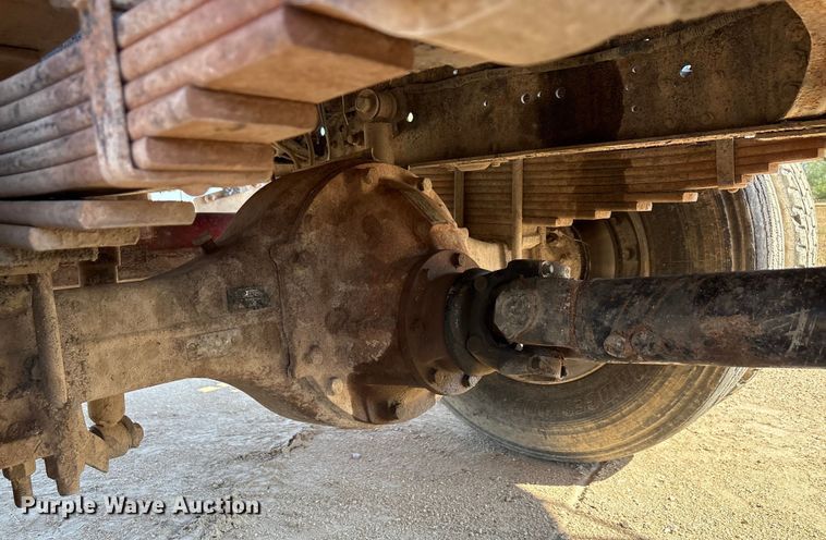 image for item ED5866 2000 Ford F650 tank truck