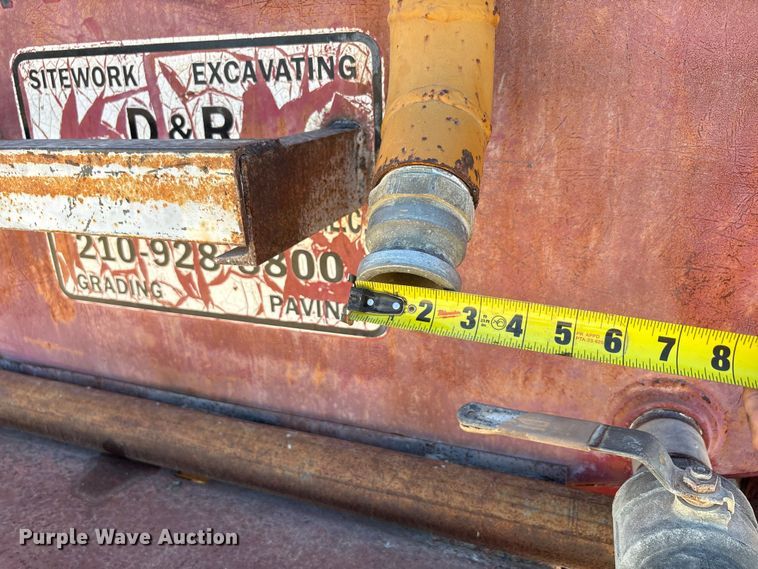 image for item ED5866 2000 Ford F650 tank truck