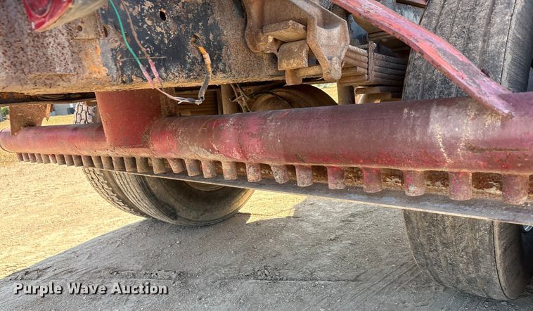 image for item ED5866 2000 Ford F650 tank truck