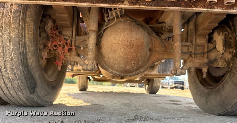 image for item ED5866 2000 Ford F650 tank truck