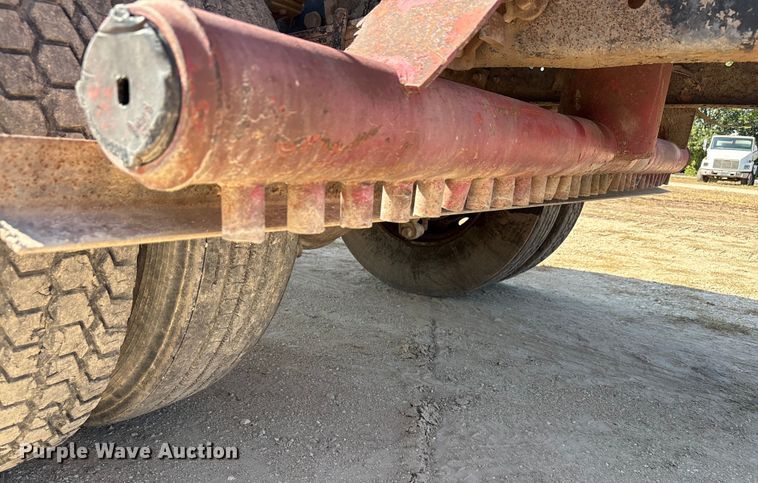 image for item ED5866 2000 Ford F650 tank truck