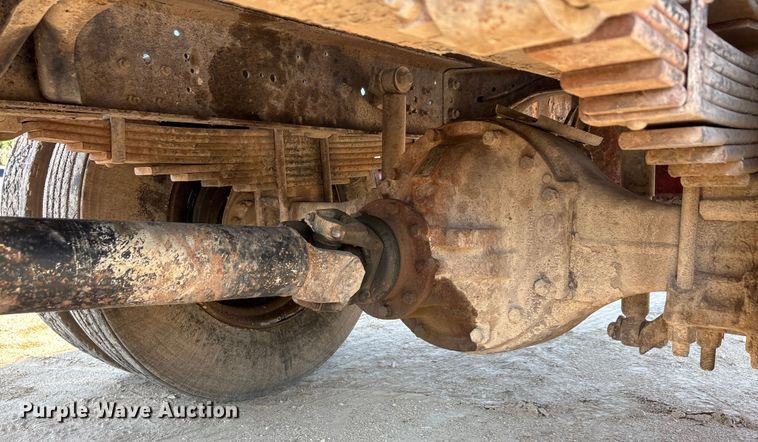 image for item ED5866 2000 Ford F650 tank truck
