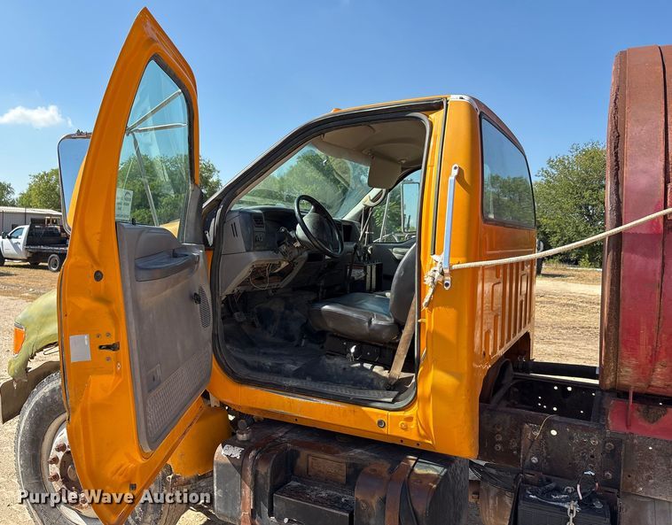 image for item ED5866 2000 Ford F650 tank truck