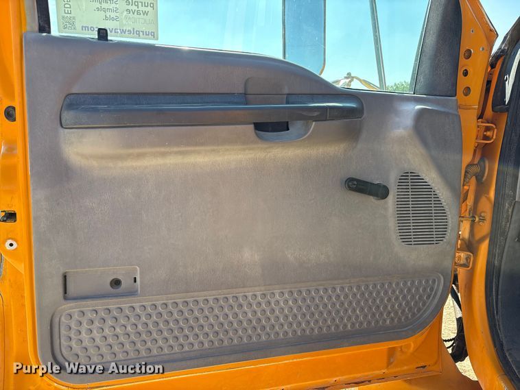 image for item ED5866 2000 Ford F650 tank truck