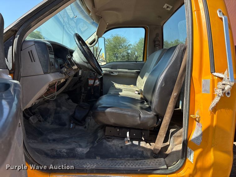 image for item ED5866 2000 Ford F650 tank truck