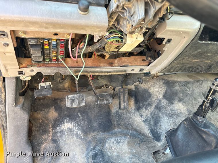 image for item ED5866 2000 Ford F650 tank truck