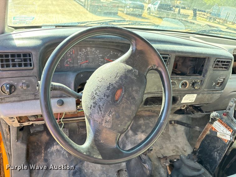 image for item ED5866 2000 Ford F650 tank truck