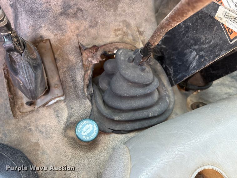 image for item ED5866 2000 Ford F650 tank truck