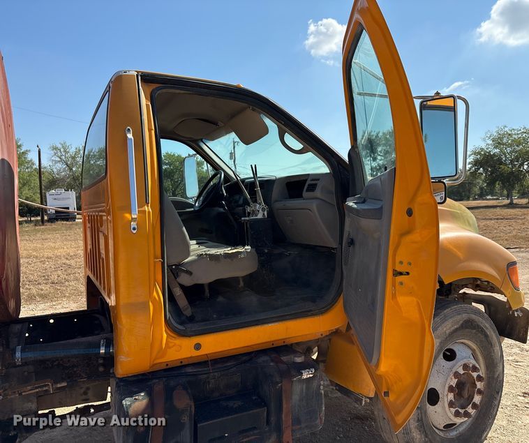 image for item ED5866 2000 Ford F650 tank truck