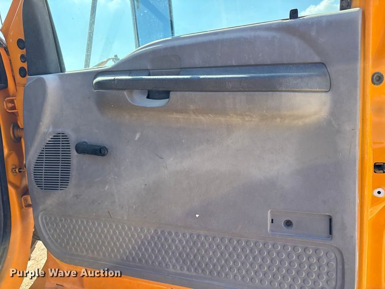 image for item ED5866 2000 Ford F650 tank truck