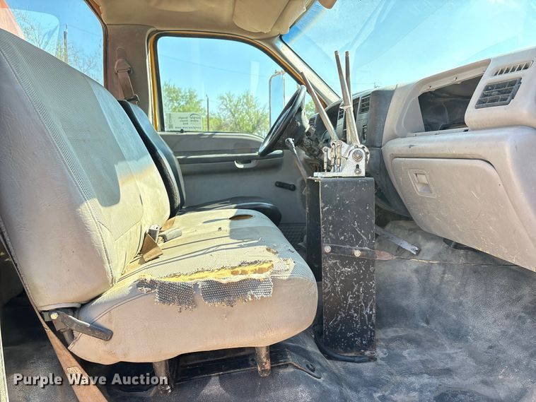 image for item ED5866 2000 Ford F650 tank truck