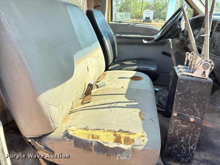 image for item ED5866 2000 Ford F650 tank truck