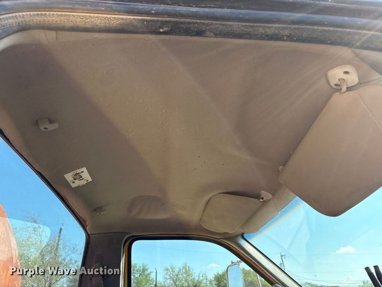 image for item ED5866 2000 Ford F650 tank truck