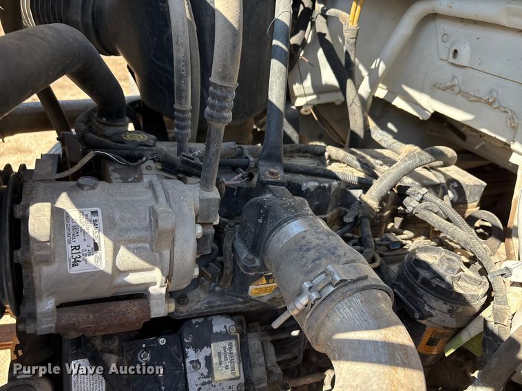 image for item ED5866 2000 Ford F650 tank truck