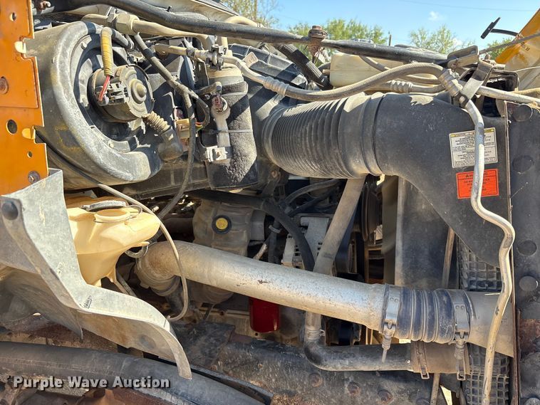 image for item ED5866 2000 Ford F650 tank truck