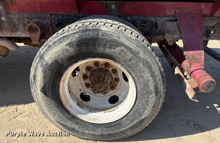 image for item ED5866 2000 Ford F650 tank truck