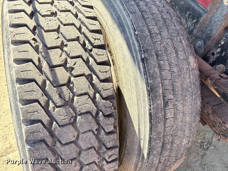 image for item ED5866 2000 Ford F650 tank truck