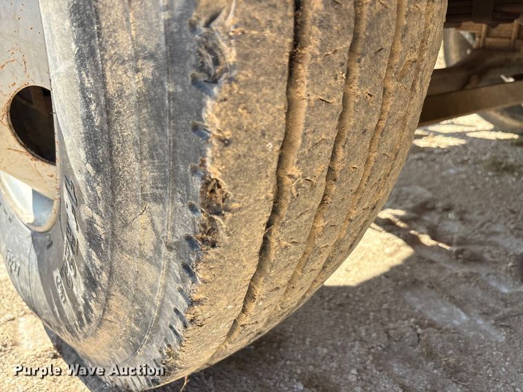 image for item ED5866 2000 Ford F650 tank truck