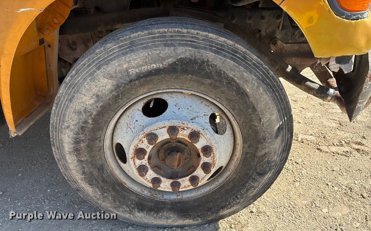 image for item ED5866 2000 Ford F650 tank truck