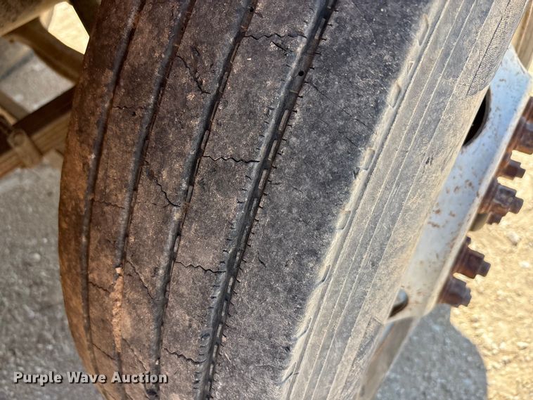 image for item ED5866 2000 Ford F650 tank truck