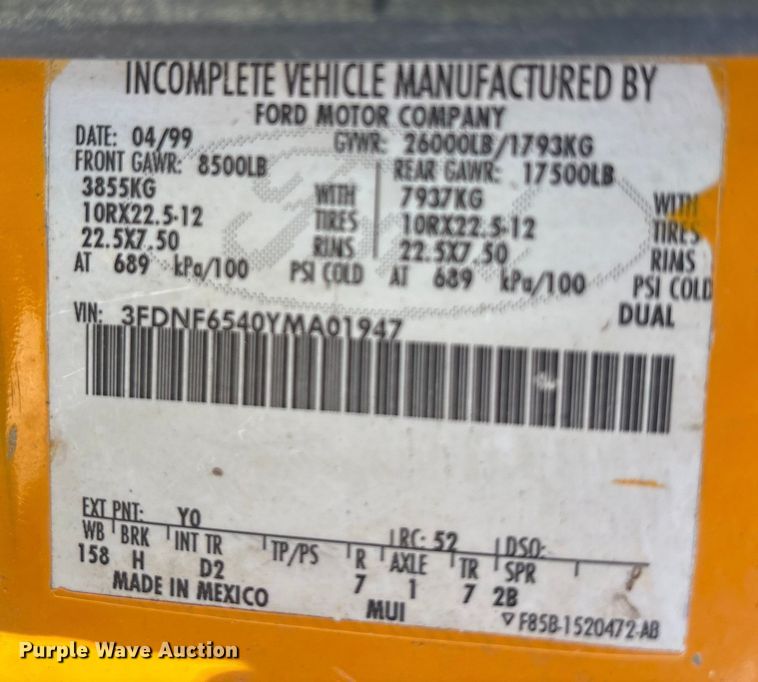 image for item ED5866 2000 Ford F650 tank truck