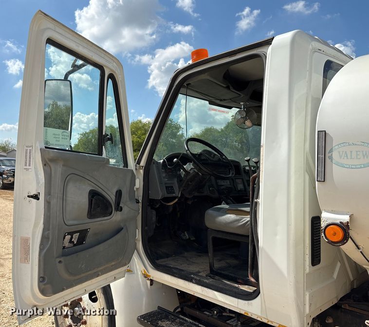 image for item ED5868 2007 International 4300 water truck