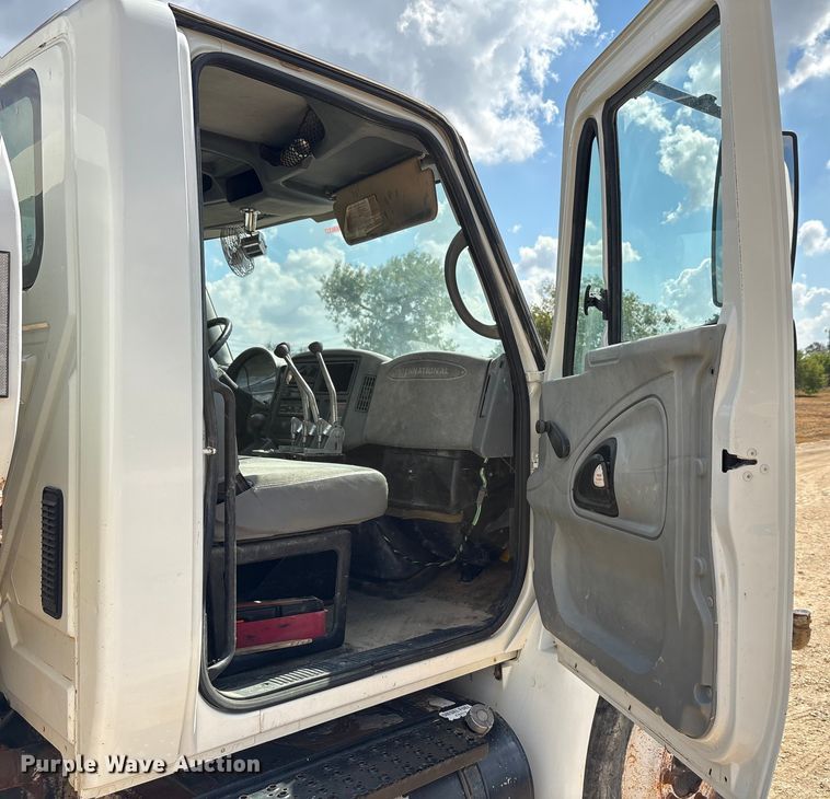 image for item ED5868 2007 International 4300 water truck