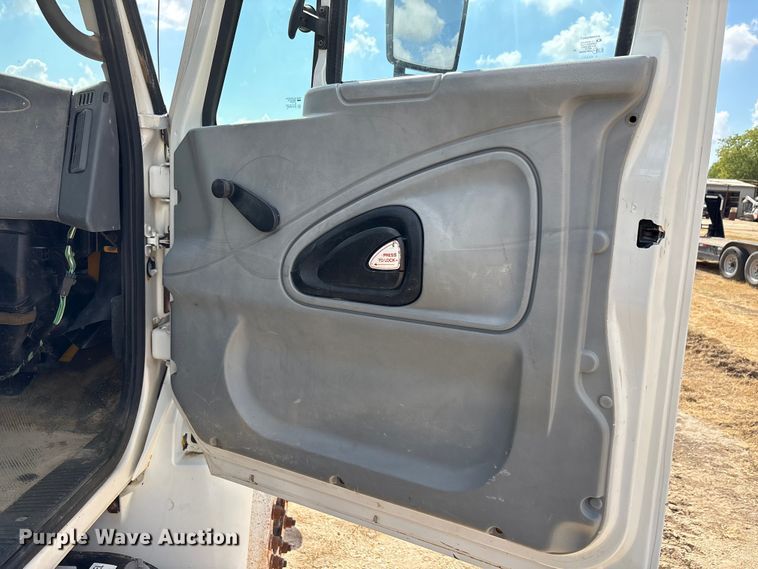 image for item ED5868 2007 International 4300 water truck