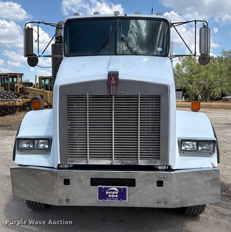 image for item ED5871 1999 Kenworth T800 semi truck