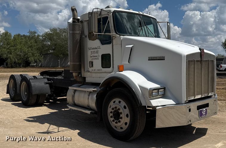 image for item ED5871 1999 Kenworth T800 semi truck