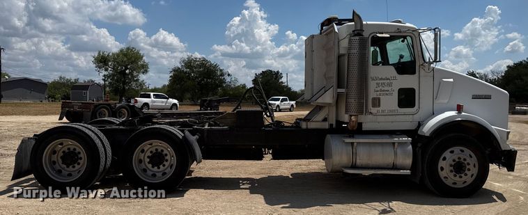 image for item ED5871 1999 Kenworth T800 semi truck