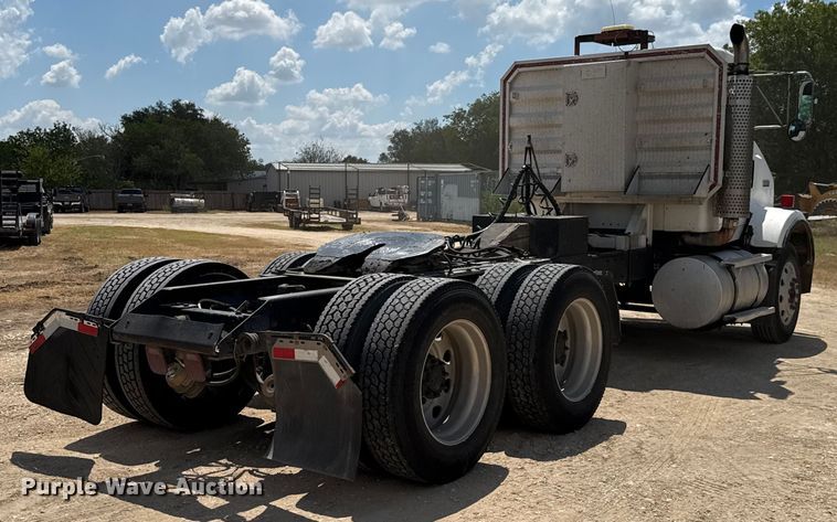 image for item ED5871 1999 Kenworth T800 semi truck