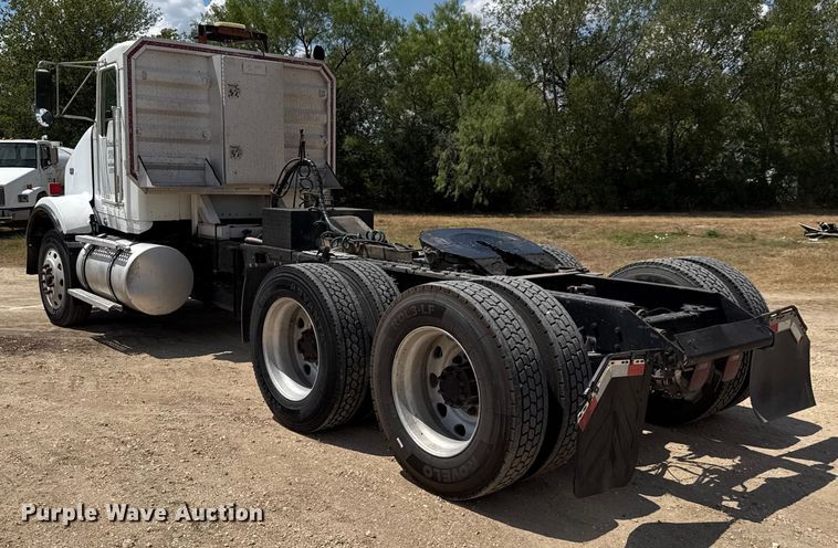 image for item ED5871 1999 Kenworth T800 semi truck