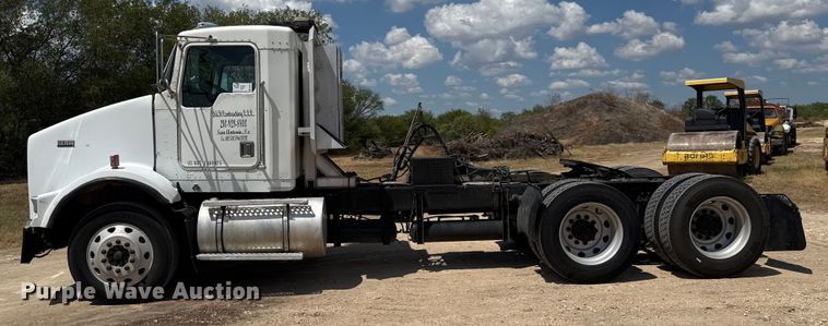 image for item ED5871 1999 Kenworth T800 semi truck