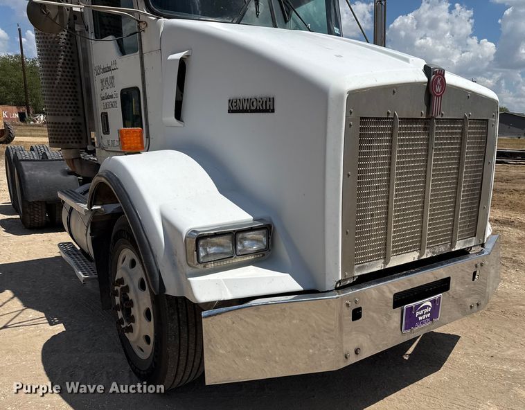 image for item ED5871 1999 Kenworth T800 semi truck