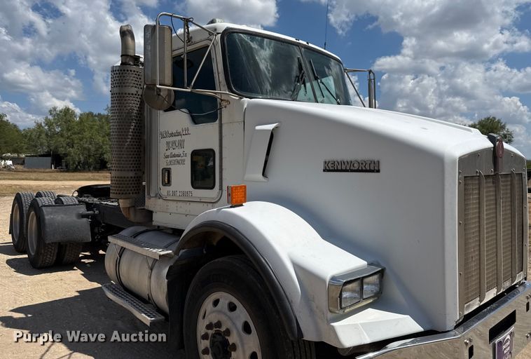 image for item ED5871 1999 Kenworth T800 semi truck