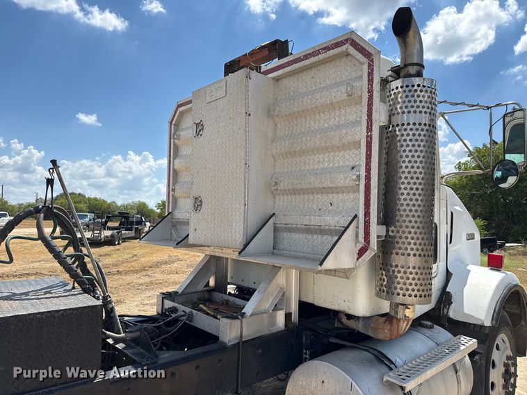 image for item ED5871 1999 Kenworth T800 semi truck