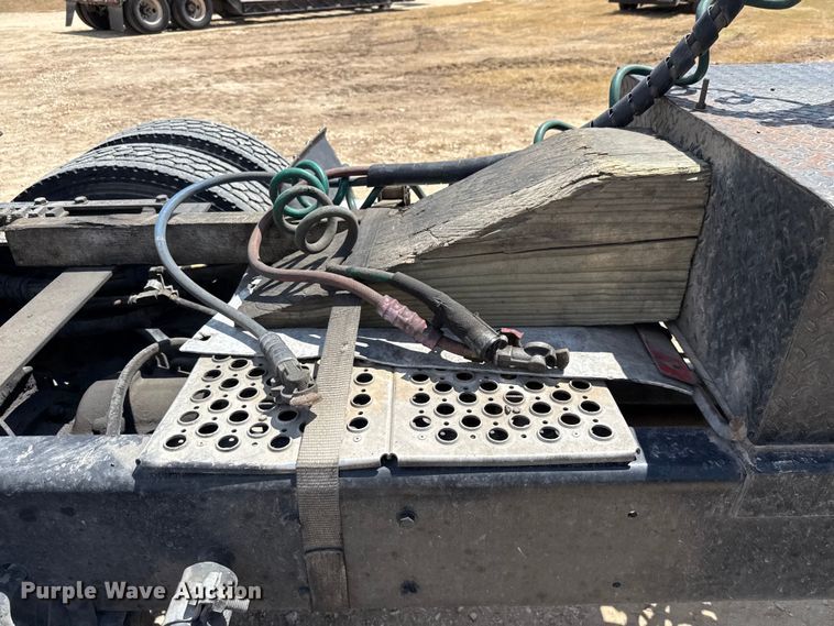 image for item ED5871 1999 Kenworth T800 semi truck